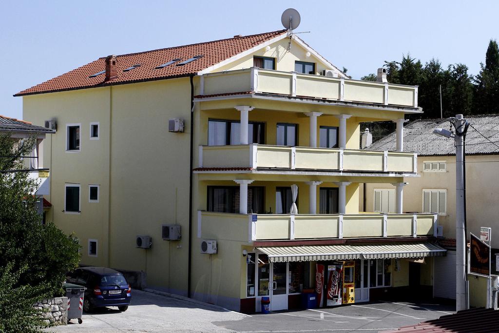 Apartments Ribaric Rab Town Eksteriør bilde